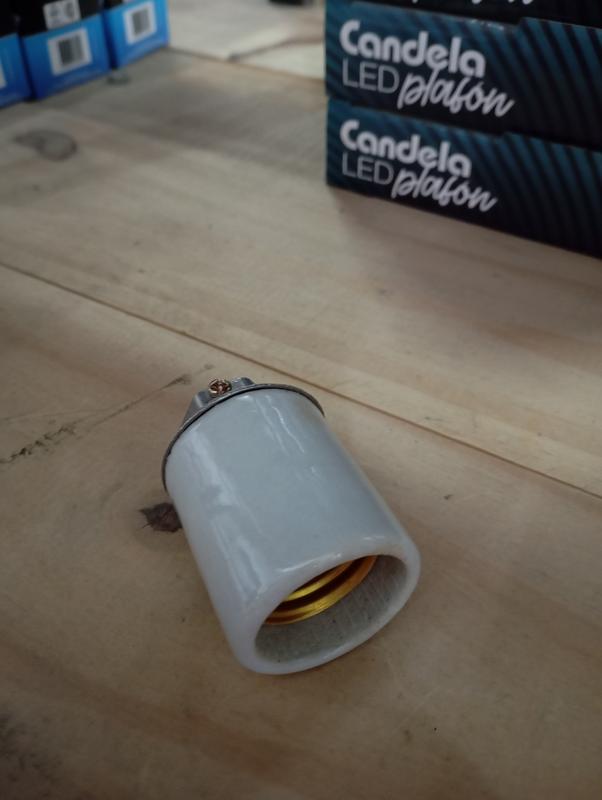 PORTALAMPARA DE PORCELANA E27 C/PUNTE 5/8" P508C