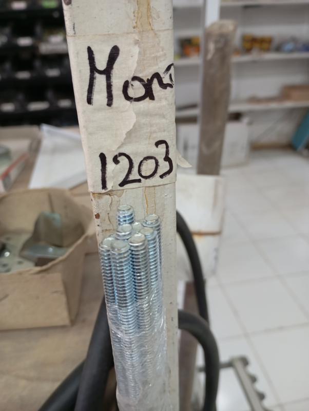 VARILLA DE HIERRO ROSCADA 1/4 X 1 M