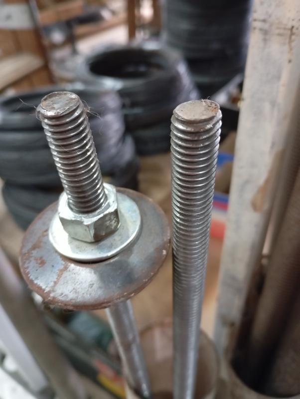 VARILLA DE HIERRO ROSCADA 1/2