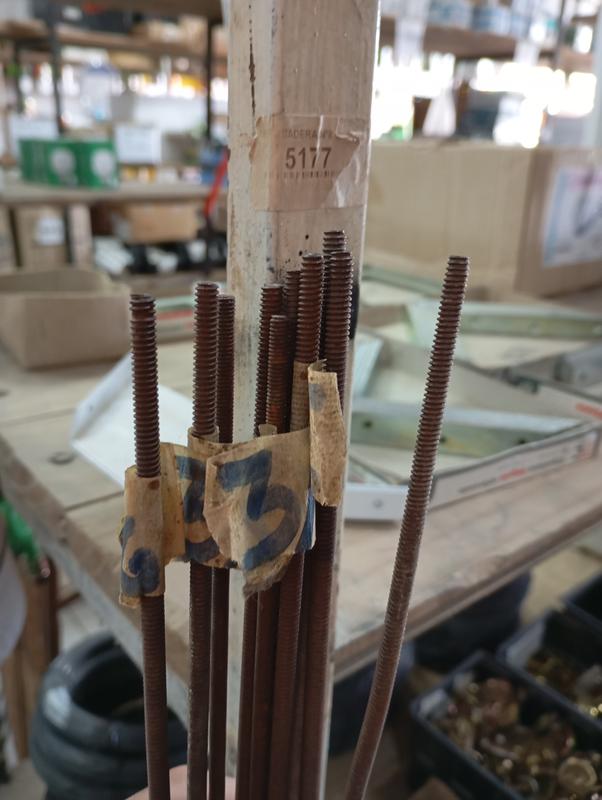 VARILLA DE HIERRO ROSCADA 3/16 X 1 M