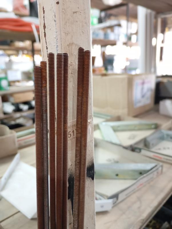 VARILLA DE HIERRO ROSCADA 3/4