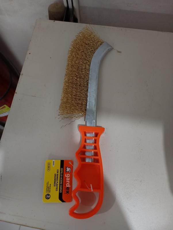 CEPILLO DE ACERO CURVO C/MANGO PVC