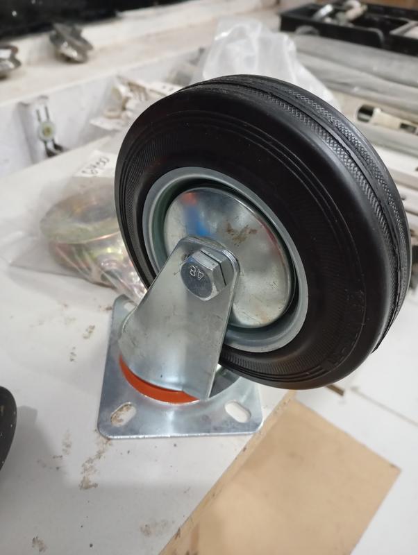 RUEDA 5" DE GOMA C/FRENO BASE GIRATORIA 100KG