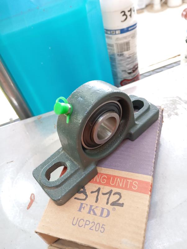 SOPORTE AUTOCENTRANTE CON RULEMAN UCP205 PARA EJE