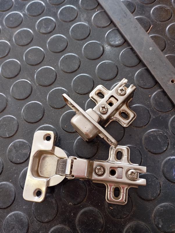 BISAGRA CAZOLETA 35MM CODO 15 (QUINCE)