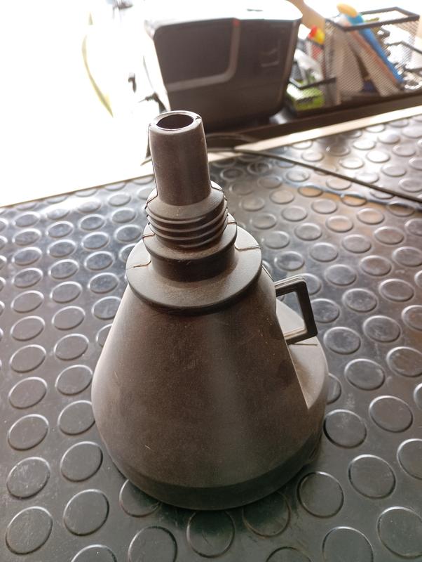 EMBUDO NEGRO 20CM DIAM