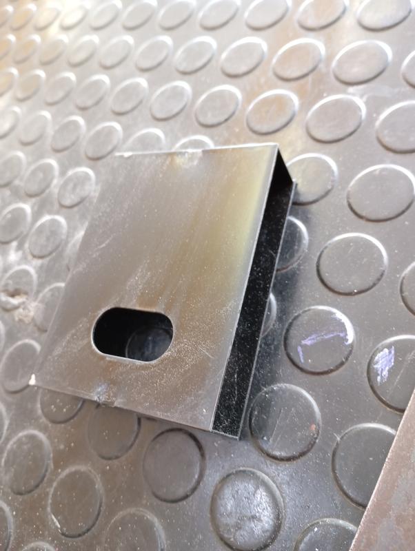 CAJA CERRADURA METAL 72X100X25